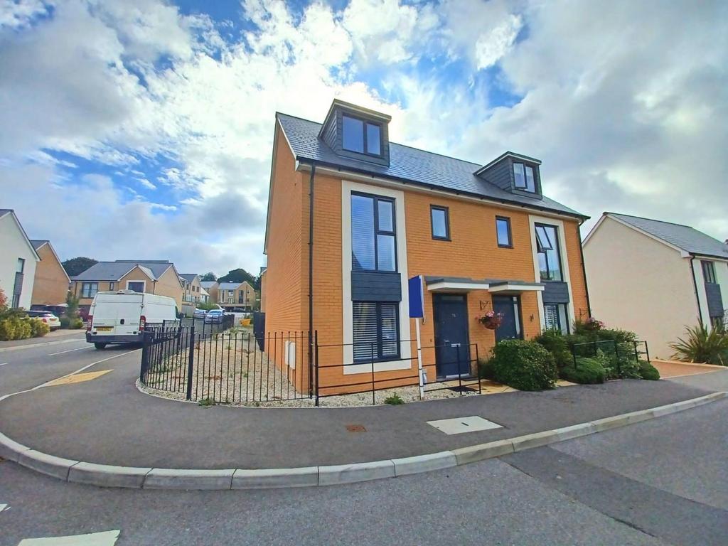 Lister Road, Dursley, GL11 4FB 4 bed semidetached house £339,995