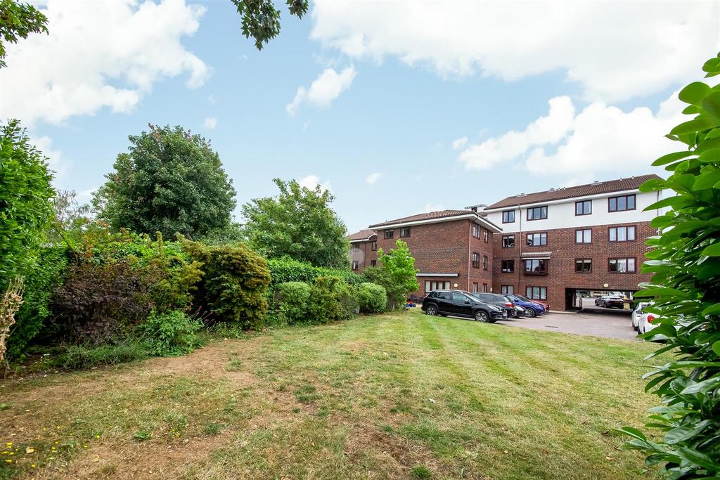 Communal garden/residents car park