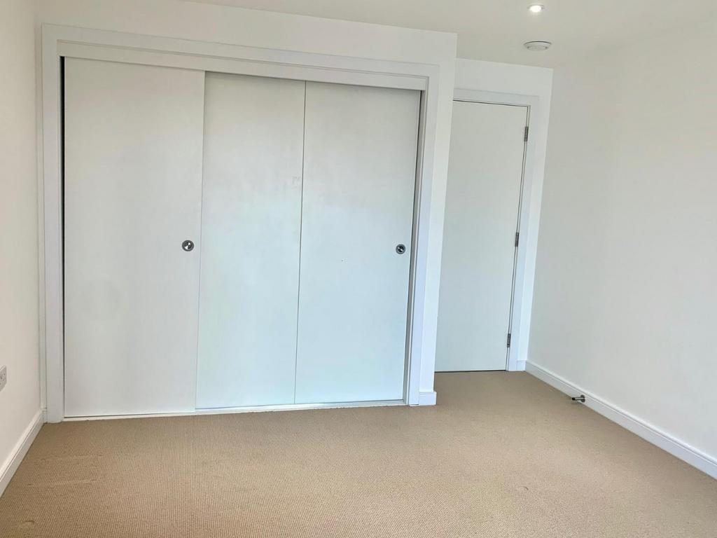 Bedroom 1 (Double).jpg