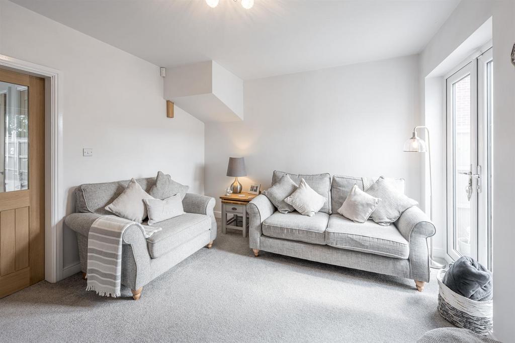 Enville Road, Kinver, DY7 6BN 3 bed terraced house £295,000