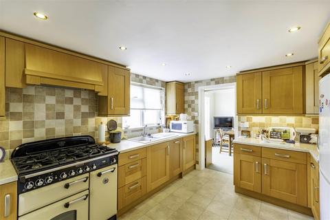 2 Main Road, Bradwell, Hope Valley, S33 9JG