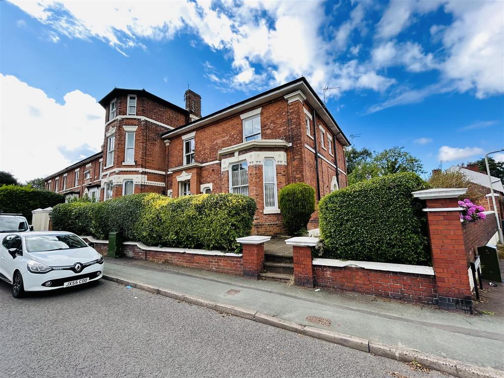 Flat 5, 29 Stubbs Road, Wolverhampton 1 bed flat £550 pcm (£127 pw)