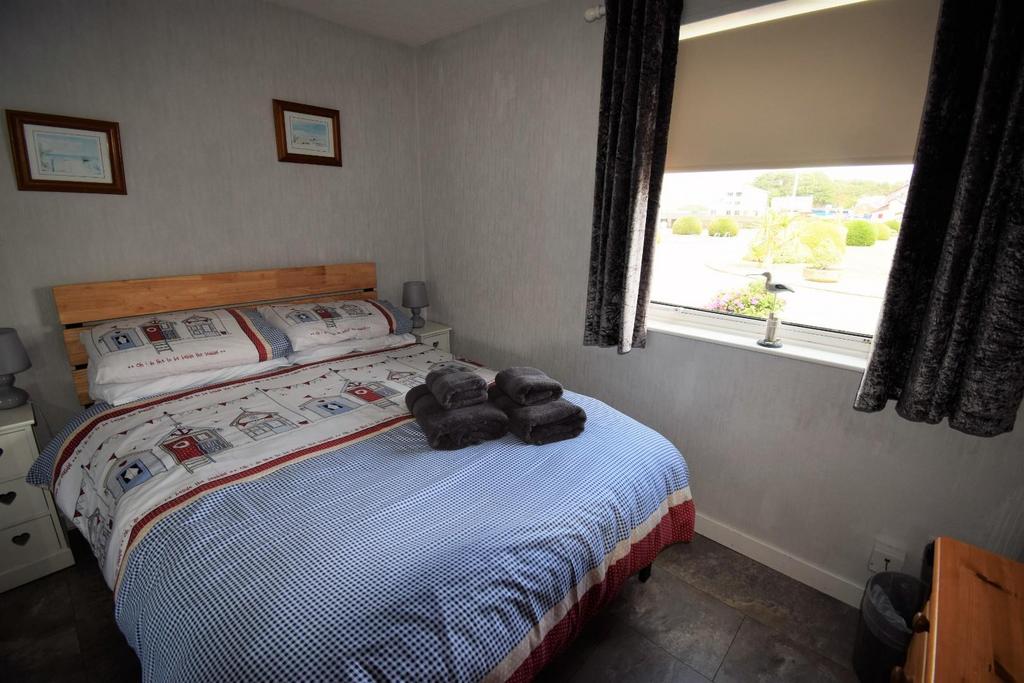 Bed 1.jpg