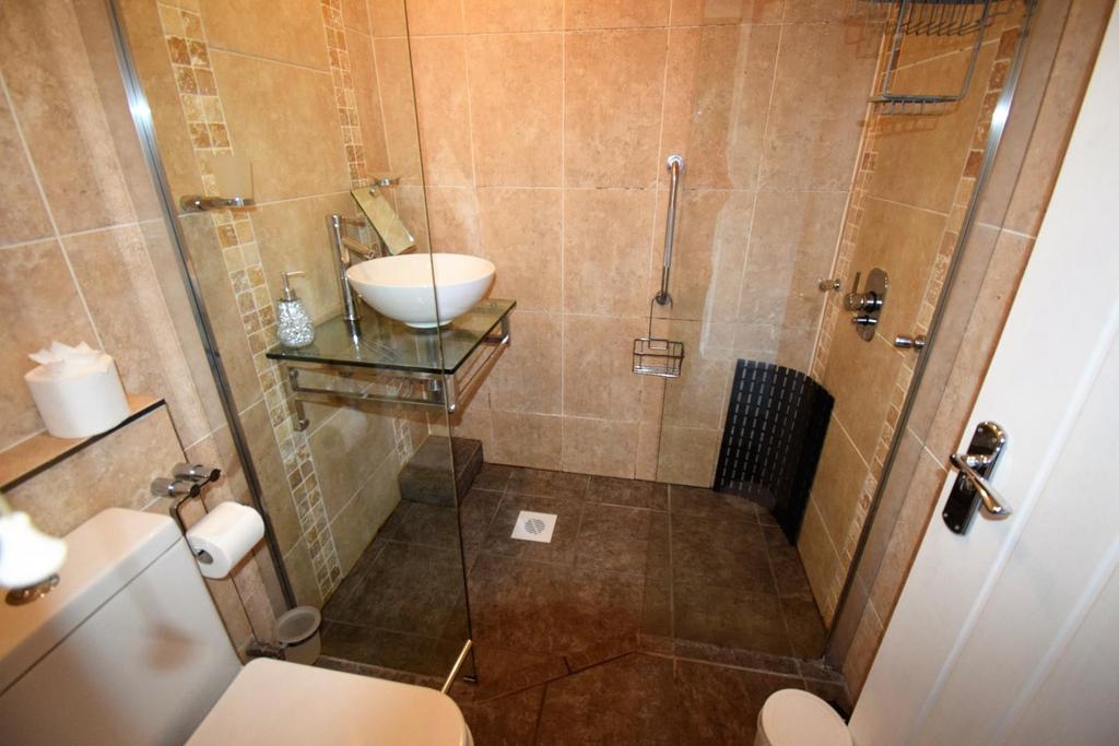 Shower Room.jpg