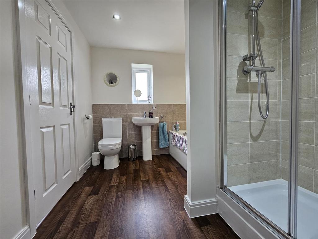 En suite bathroom/wc