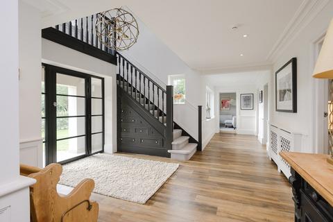 17 Danes Way, Oxshott, Leatherhead, KT22 0LU
