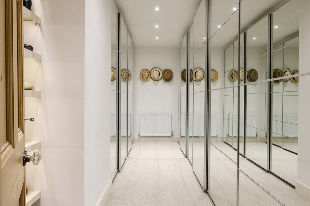 Walk-in Wardrobe