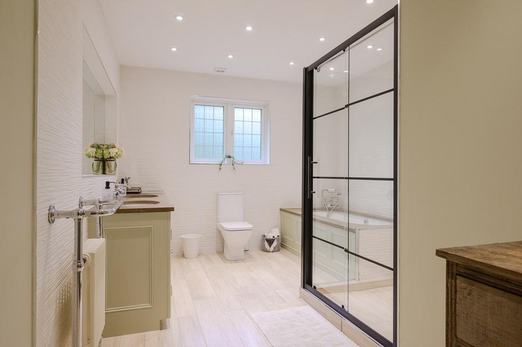 En Suite Bathroom