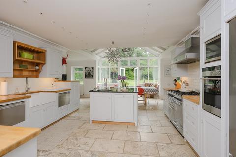 17 Danes Way, Oxshott, Leatherhead, KT22 0LU