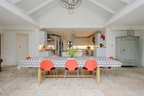17 Danes Way, Oxshott, Leatherhead, KT22 0LU