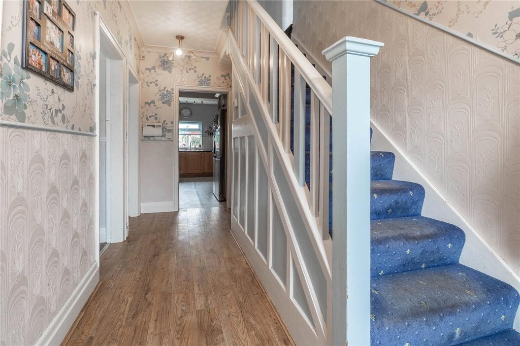 Long Lane, Dalton, Huddersfield, HD5 5 bed semidetached house £200,000