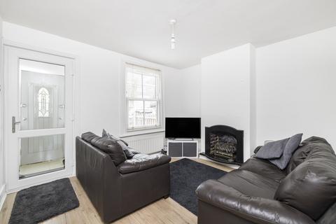 33 Lakes Road, Keston, BR2 6BN