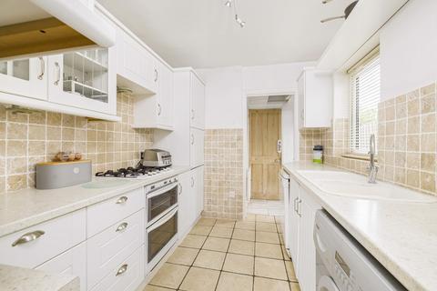 33 Lakes Road, Keston, BR2 6BN