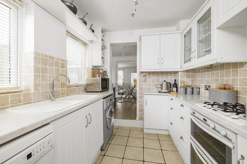33 Lakes Road, Keston, BR2 6BN