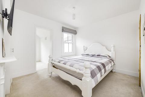 33 Lakes Road, Keston, BR2 6BN