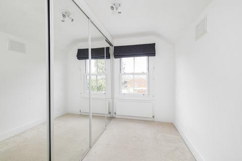 33 Lakes Road, Keston, BR2 6BN