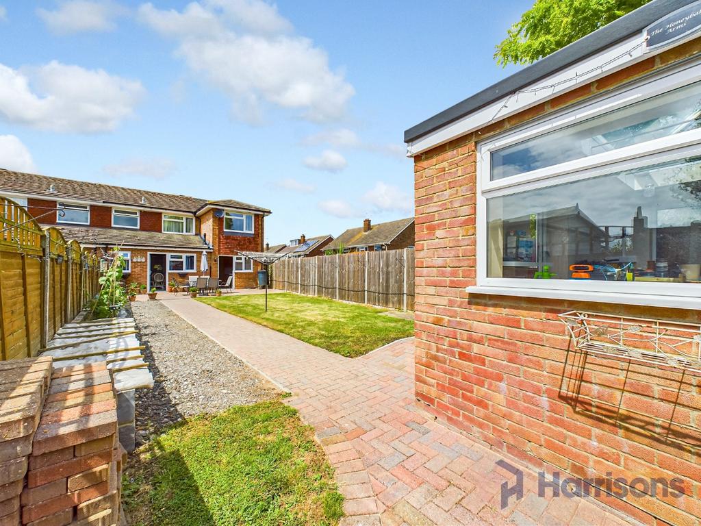 Honeyball Walk, Teynham, Sittingbourne, Kent, ME9 5 bed end of terrace