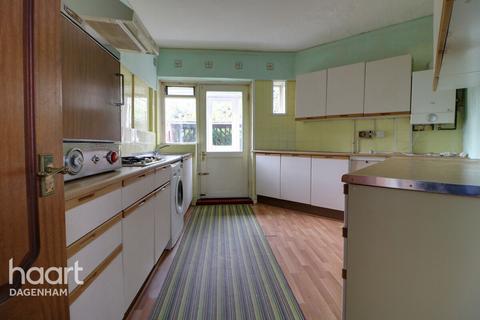 31 Heathway, Dagenham, RM9 6AZ