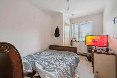 16, Lawford Court Grade Close, Elstree, Borehamwood, WD6 3FN