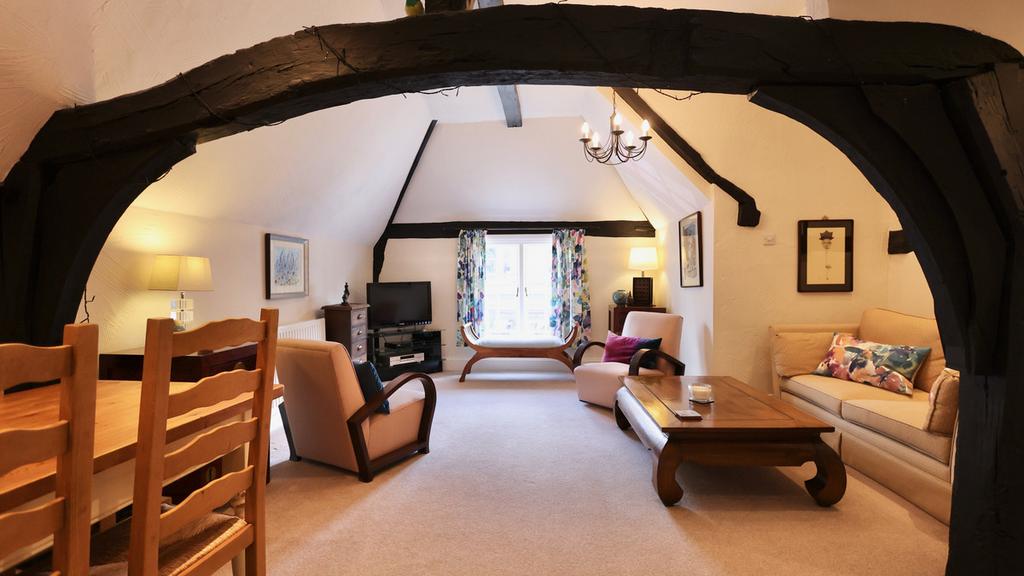 High Street, Great Missenden, HP16 3 bed property for sale £495,000
