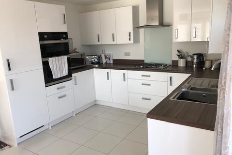 undefined, *SHORT TERM LET* Three bedroom detached house