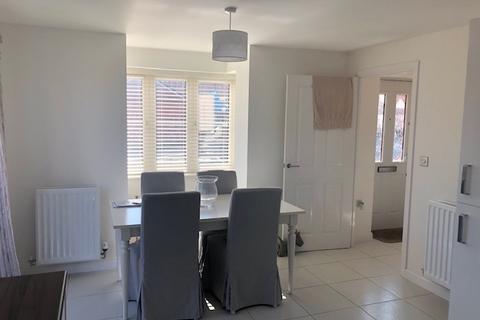undefined, *SHORT TERM LET* Three bedroom detached house