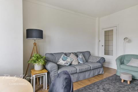 2 bedroom flat for sale, Benyon House, Myddelton Passage, EC1R