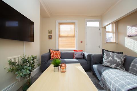 1 bedroom in a house share to rent - 81 Headingley Avenue, Headingley, Headingley, Leeds, LS6 3ER