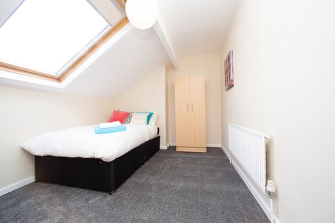 1 bedroom in a house share to rent, 81 Headingley Avenue, Headingley, Headingley, Leeds, LS6 3ER