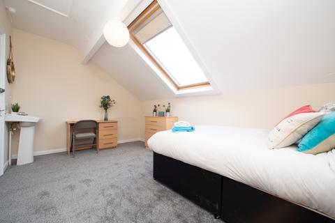 1 bedroom in a house share to rent, 81 Headingley Avenue, Headingley, Headingley, Leeds, LS6 3ER