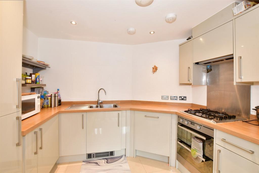 Lakewood Drive, Tunbridge Wells, Kent 1 bed apartment for sale £200,000