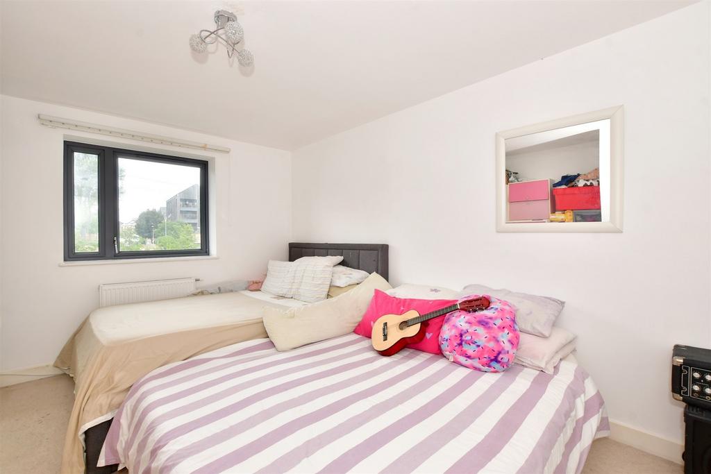 Lakewood Drive, Tunbridge Wells, Kent 1 bed apartment for sale £200,000