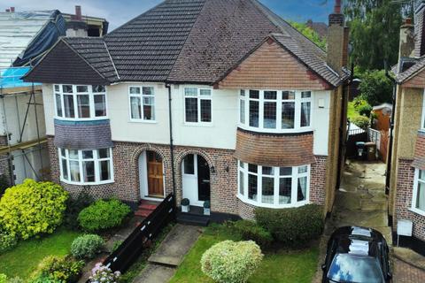 3 bedroom semi-detached house for sale - Richmond Way, Croxley Green