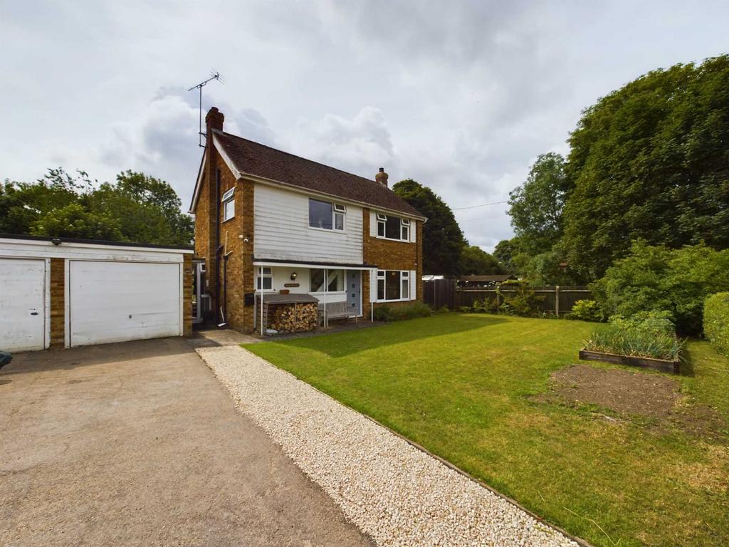 Routs Green, Bledlow Ridge HP14 3 bed detached house for sale £775,000