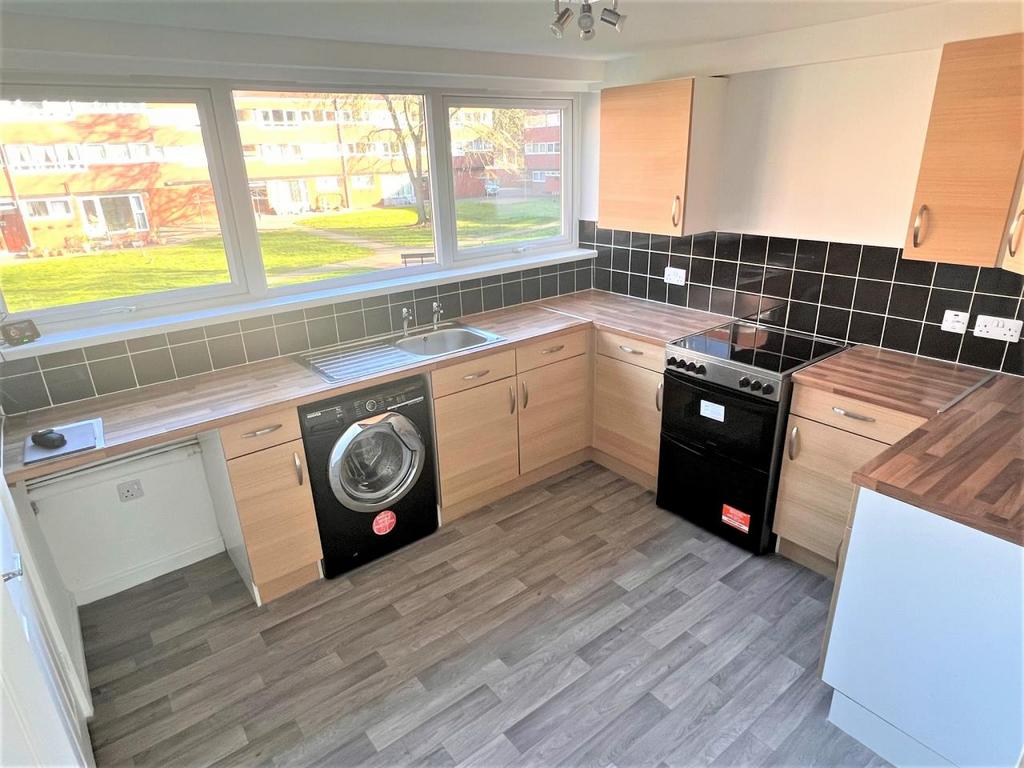 Cleaver Gardens, Nuneaton CV10 2 bed flat £795 pcm (£183 pw)