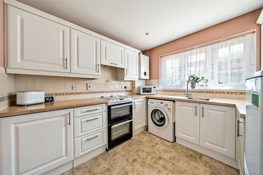 Nyetimber Lane, Bognor Regis, PO21 3 bed detached house for sale £350,000