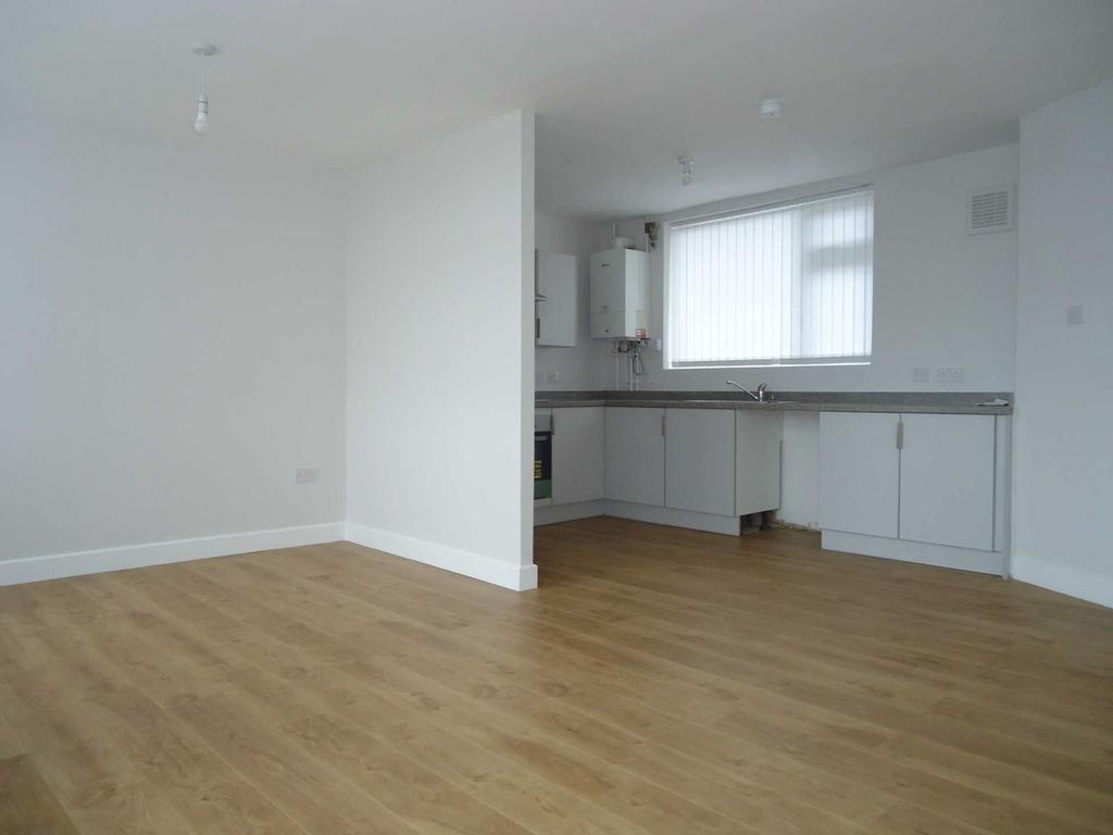Westway, Maghull 2 bed apartment £675 pcm (£156 pw)