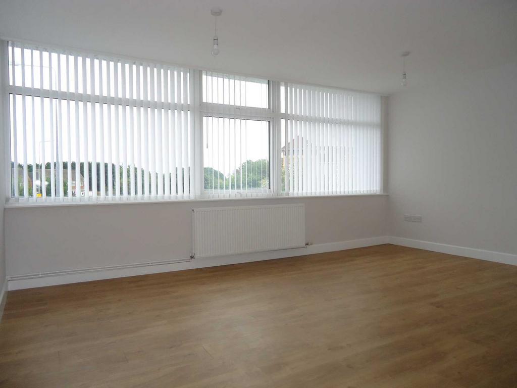 Westway, Maghull 2 bed apartment £675 pcm (£156 pw)