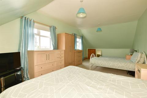 66 Dunes Road, Greatstone, New Romney, TN28 8SW