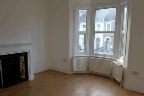 4 bedroom terraced house to rent - Wickham Lane, London, SE2