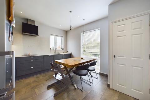 24a Lime Grove, Ruislip, HA4 8RY