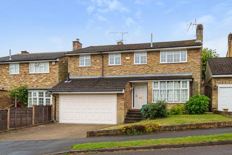 4 bedroom detached house to rent, Derwent Close, Farnham, Surrey, GU9