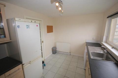 3 bedroom flat to rent, Calder Gardens, Edinburgh, EH11