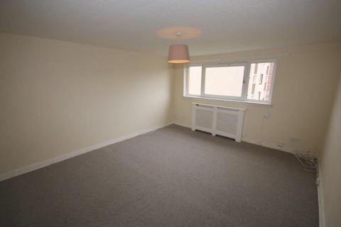 3 bedroom flat to rent, Calder Gardens, Edinburgh, EH11