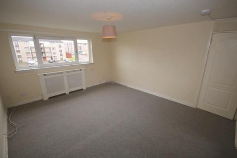 3 bedroom flat to rent, Calder Gardens, Edinburgh, EH11