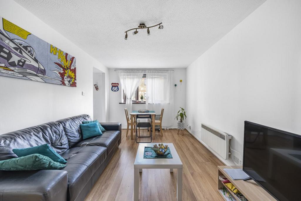 Brunswick Quay, Surrey Quays 1 bed flat for sale £325,000