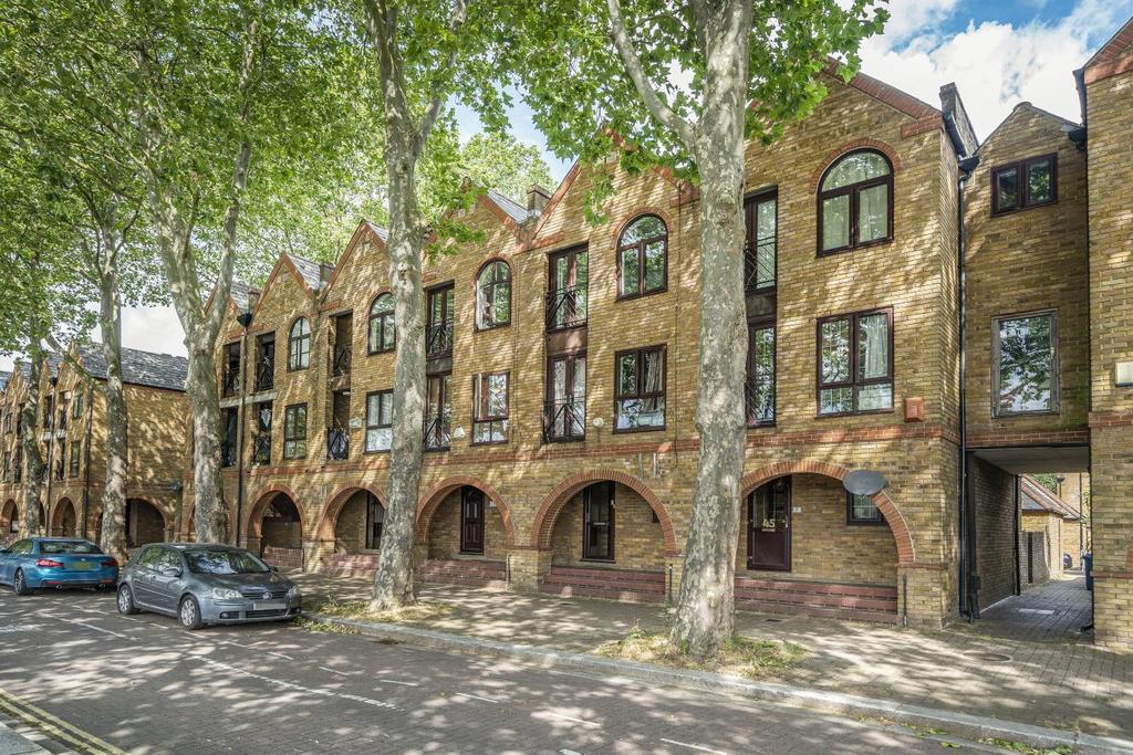 Brunswick Quay, Surrey Quays 1 bed flat for sale £325,000