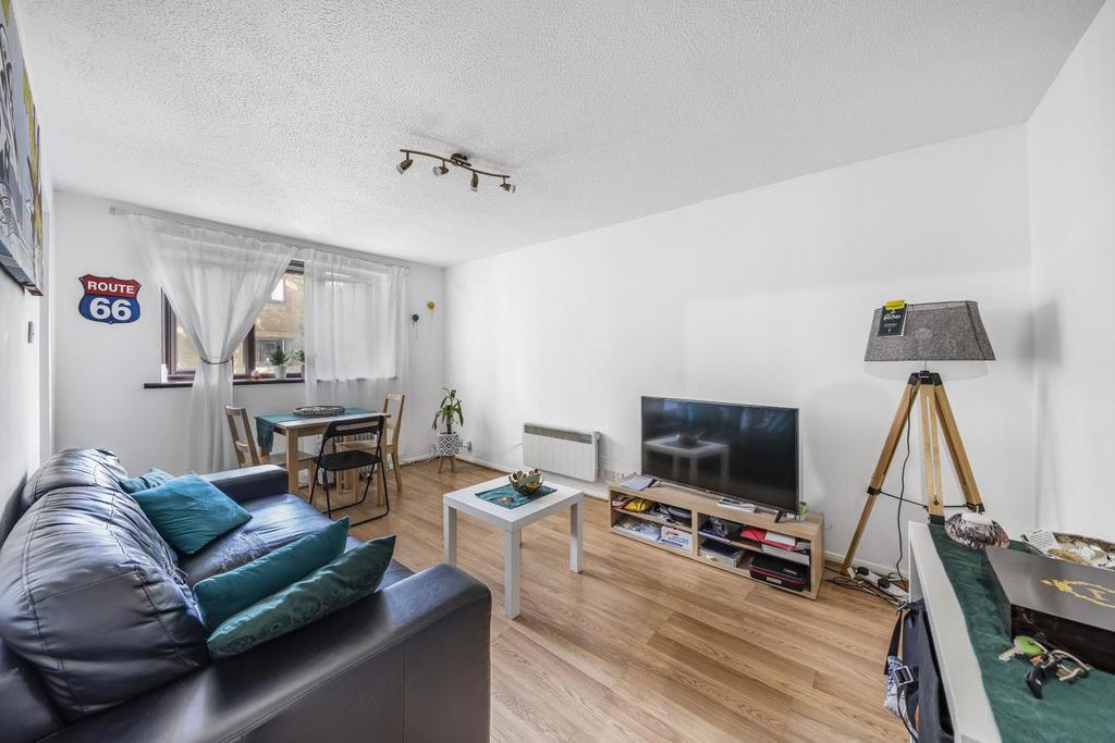 Brunswick Quay, Surrey Quays 1 bed flat for sale £325,000