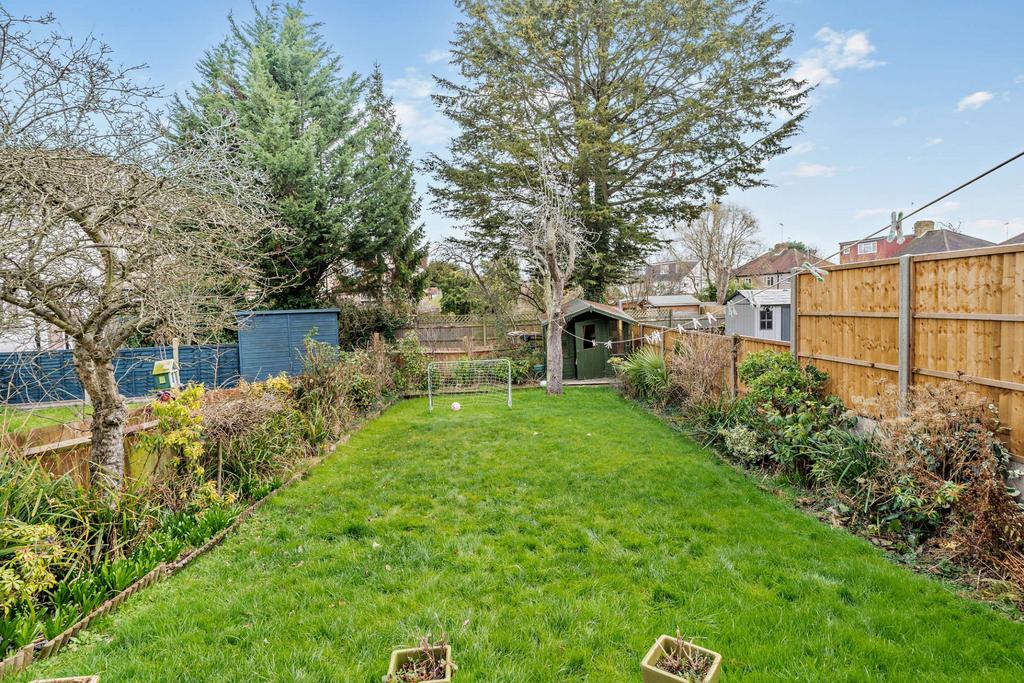 Dawlish Drive, Pinner, HA5 4 bed semidetached house £775,000