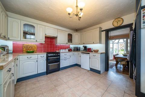 3 bedroom semi-detached house for sale - *  3 DOUBLE BED - OVER 1225 sqft  *  Lower Adeyfield Road, OLD TOWN